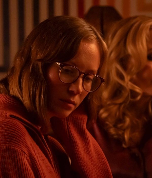 Hannah Einbinder and Gillian Anderson in TEENAGE SEX AND DEATH AT CAMP MIASMA