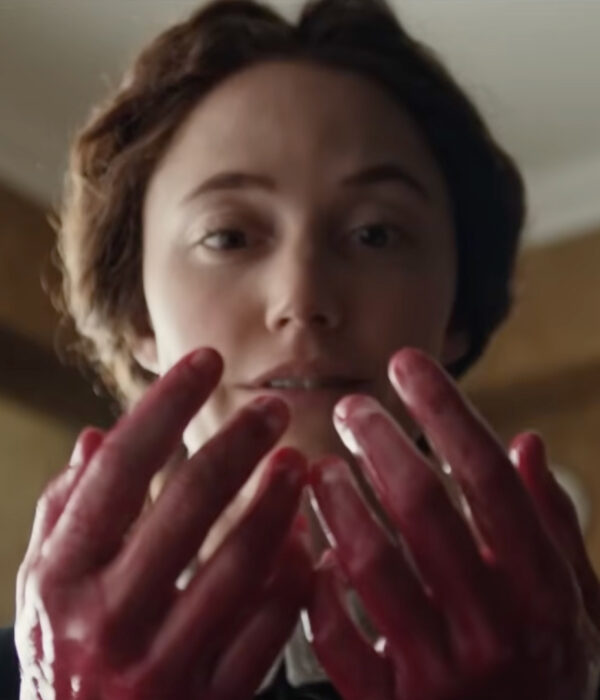 Maika Monroe in VICTORIAN PSYCHO